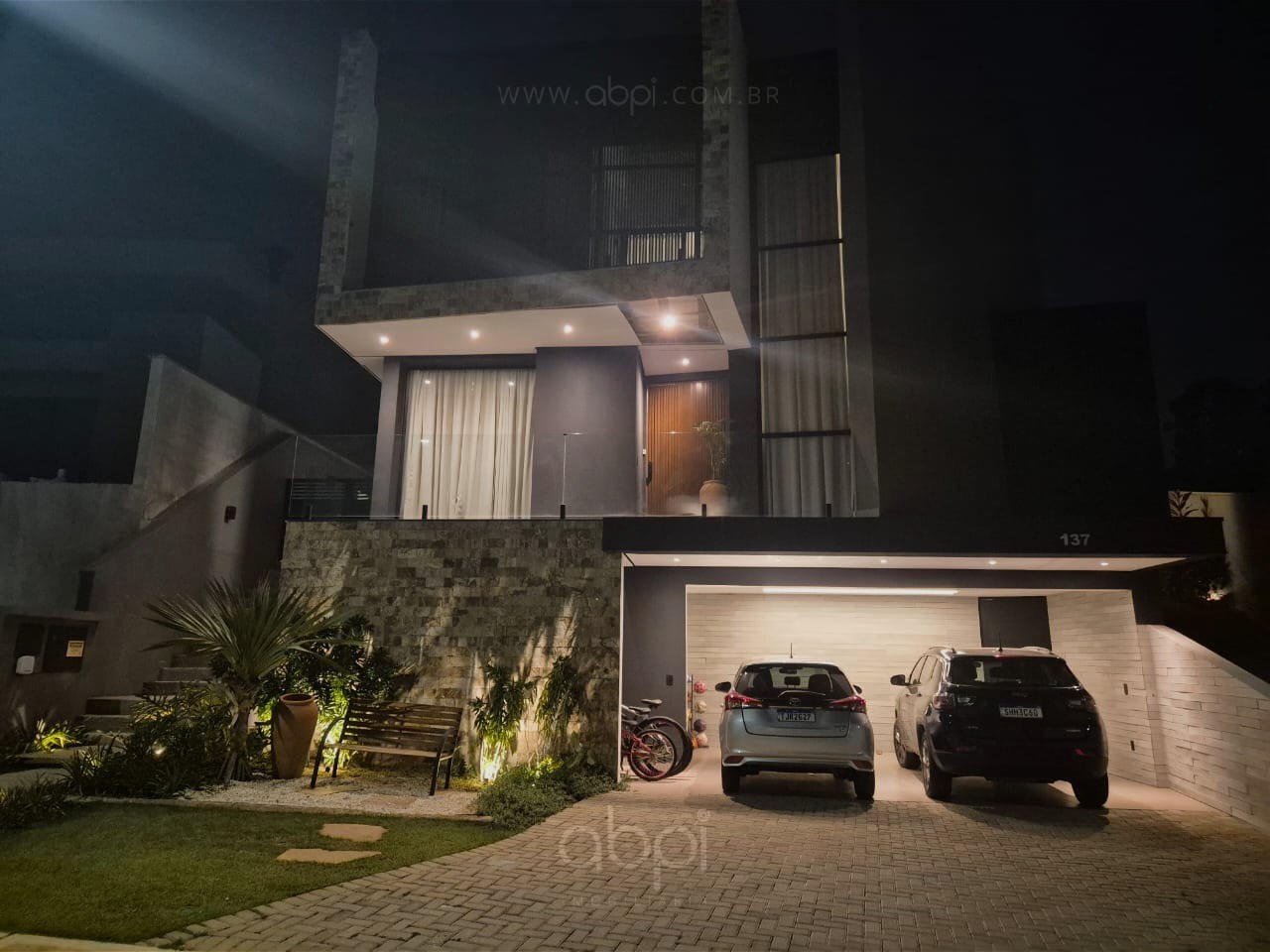 Casa de luxo em condomínio no Parque Villa dos Pinheiros em Indaiatuba-SP: 4 suítes, piscina, área gourmet. Não deixe passar essa oportunidade! ABPI