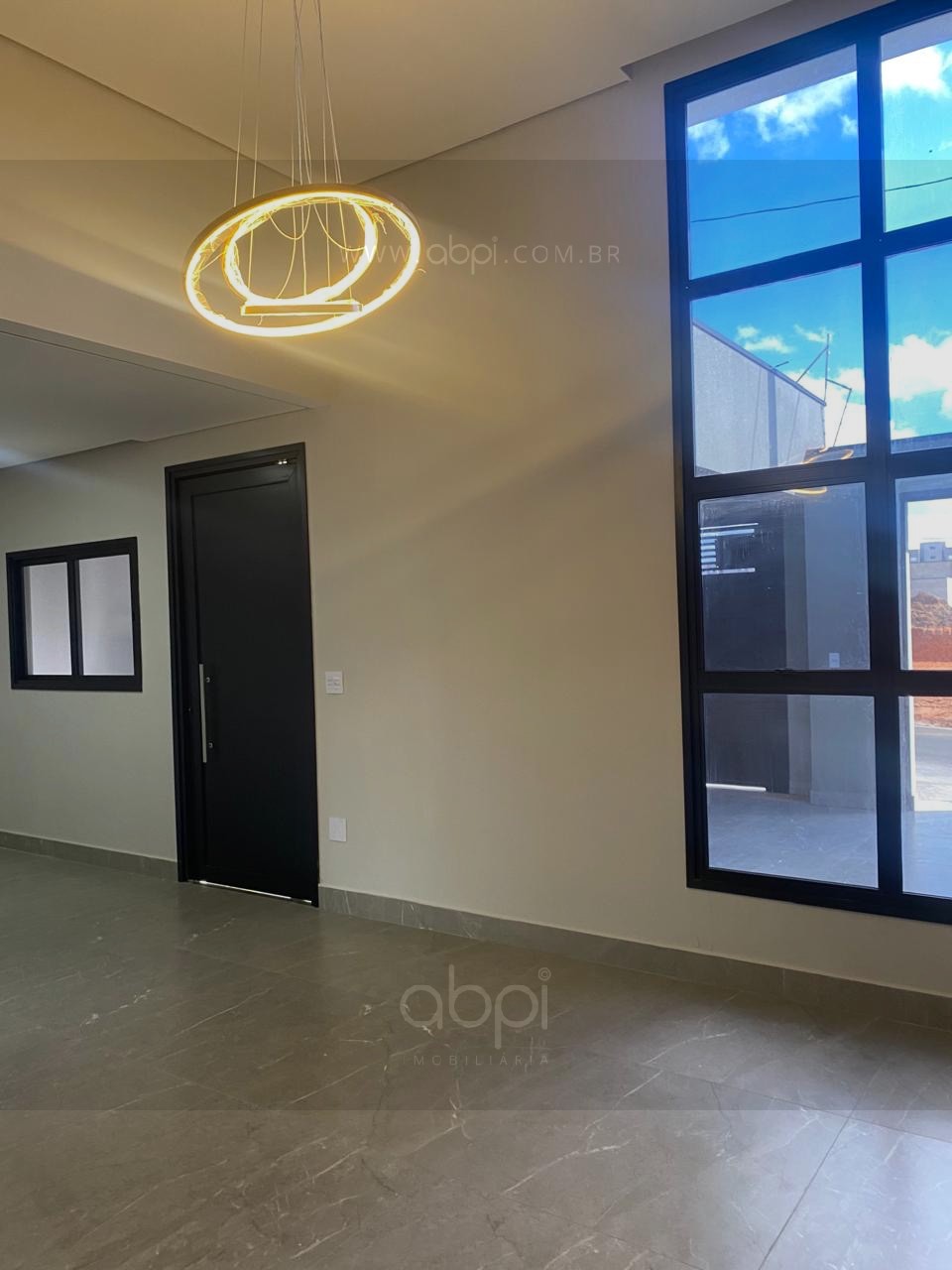 Imperdível! Casa ampla e iluminada à venda por R$700,00 no Jardim Bom Sucesso: 3 quartos, 1 suíte, 1 sala, área gourmet e mais. Confira! ABPI