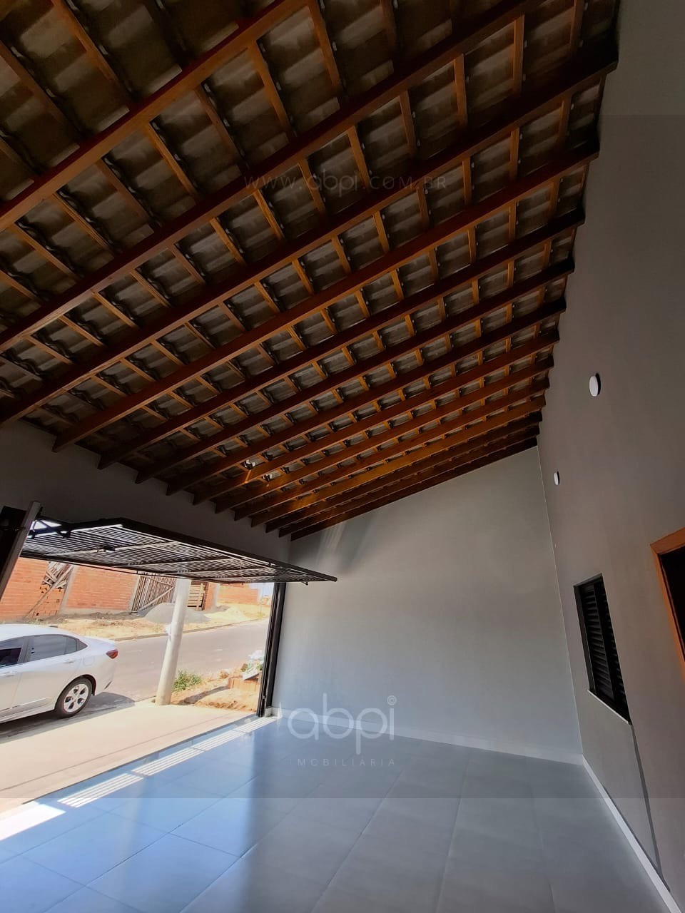 Casa à venda no Smart City, Parque Barnabé: 2 quartos, 2 salas, 1 banheiro, 2 vagas de garagem, 110m². Aceita financiamento. Excelente negócio! ABPI