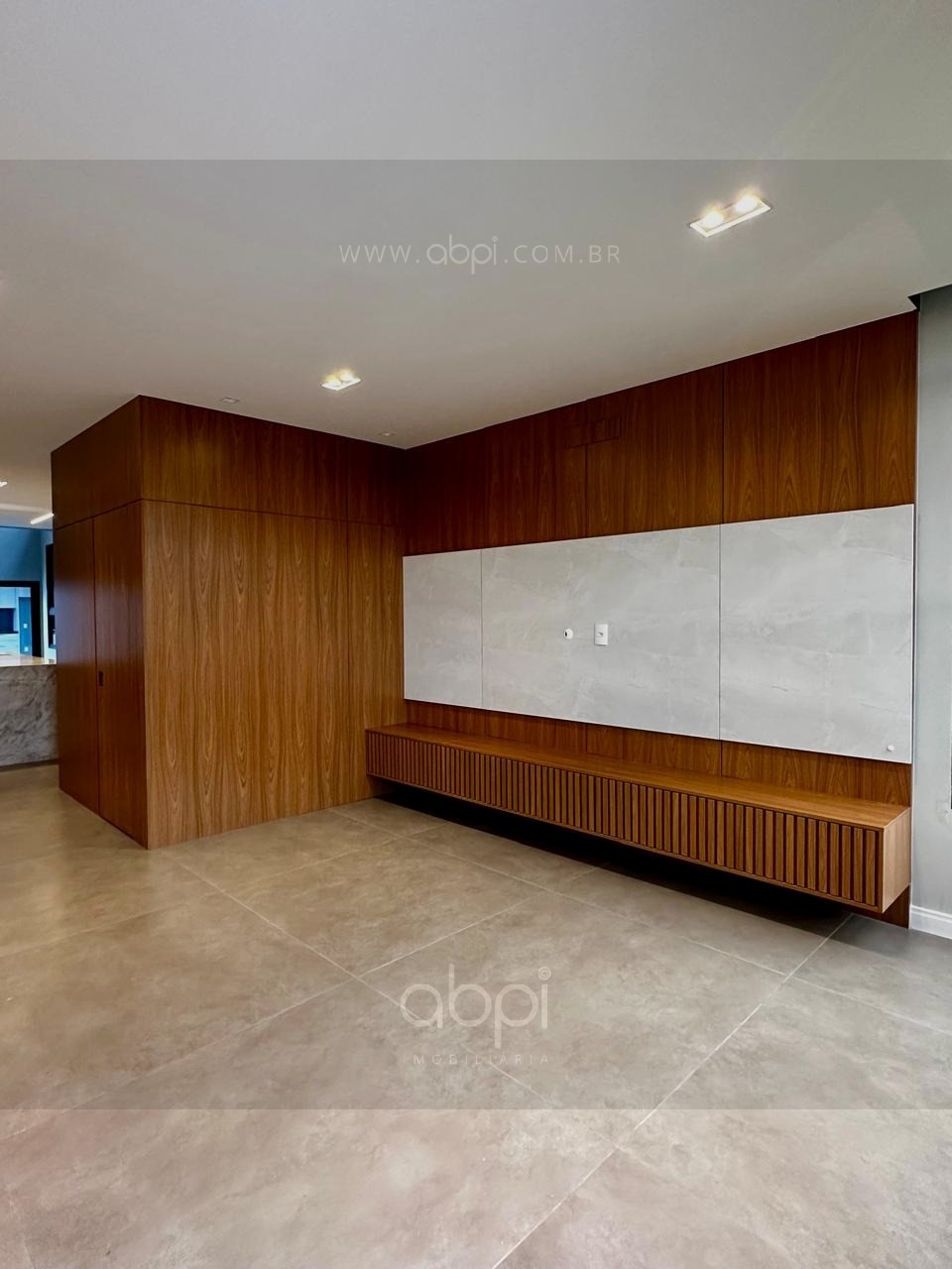 Venda de Casa em Condomínio consolidado em Indaiatuba-SP: 4 quartos, 4 suítes, 2 salas, 6 banheiros, 4 vagas, 302m² no Jardim Reserva Bom Viver.