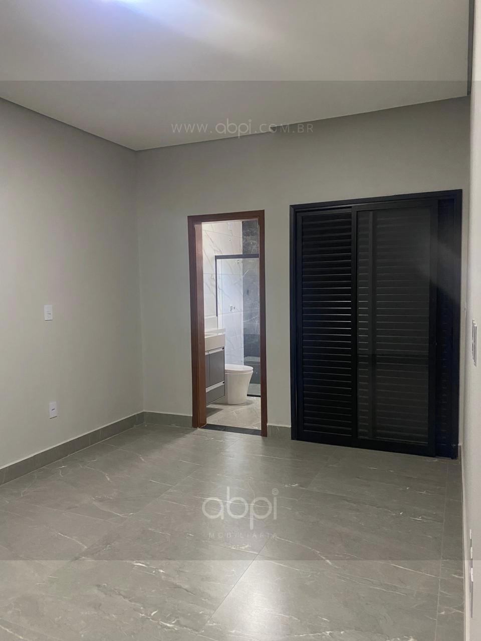 Imperdível! Casa ampla e iluminada à venda por R$700,00 no Jardim Bom Sucesso: 3 quartos, 1 suíte, 1 sala, área gourmet e mais. Confira! ABPI