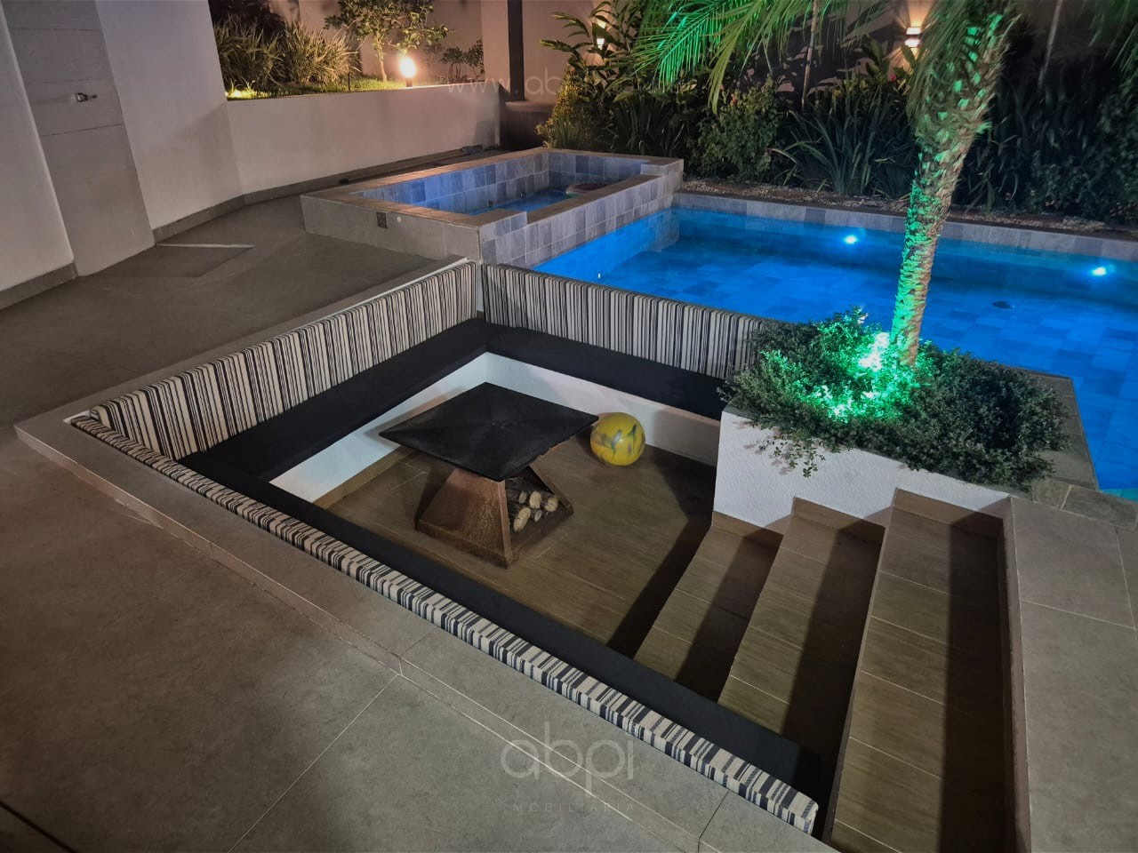 Casa de luxo em condomínio no Parque Villa dos Pinheiros em Indaiatuba-SP: 4 suítes, piscina, área gourmet. Não deixe passar essa oportunidade! ABPI