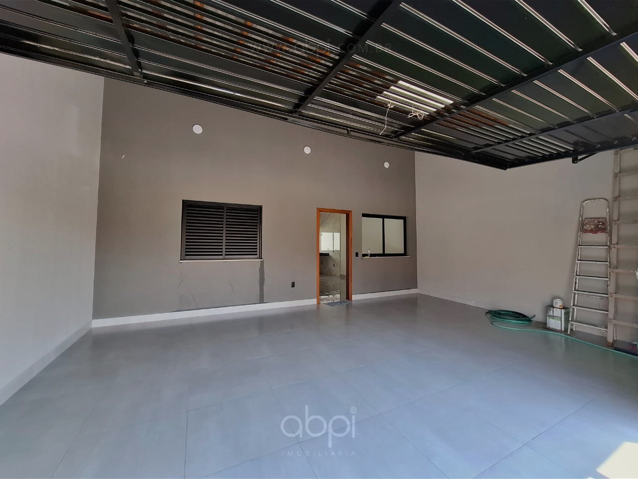 Casa à venda no Smart City, Parque Barnabé: 2 quartos, 2 salas, 1 banheiro, 2 vagas de garagem, 110m². Aceita financiamento. Excelente negócio! ABPI