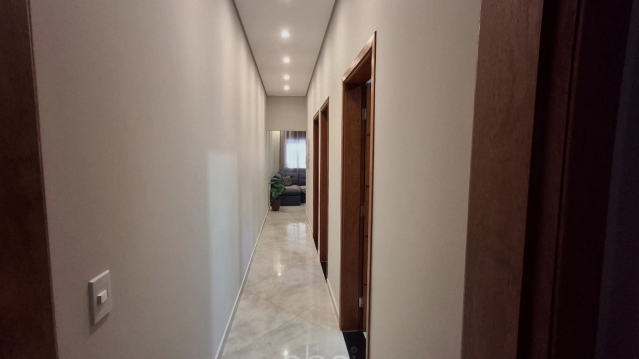 Casa à Venda no Parque Residencial Sabiás - 3 Quartos, 1 Suíte, 2 Salas, 2 Banheiros, 2 Vagas - Indaiatuba-SP - R$700 mil, ótimo negócio, ABPI