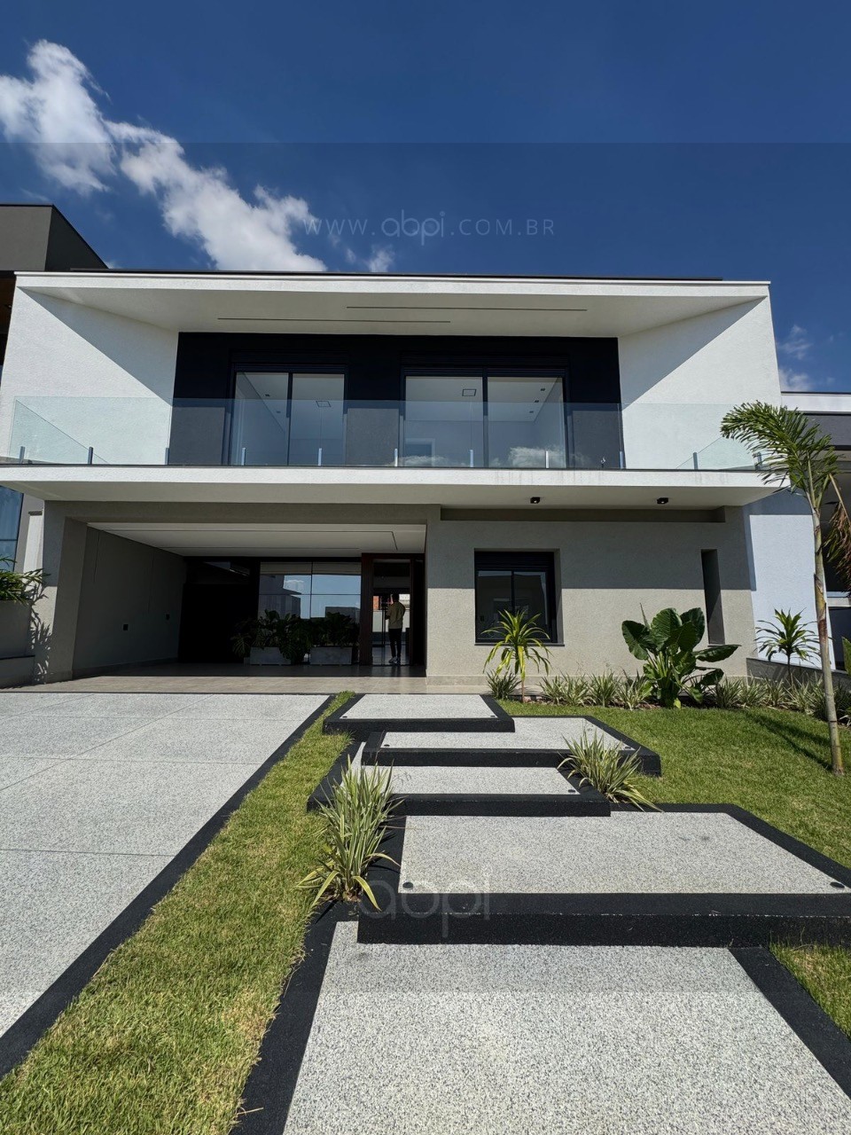 Imóvel de luxo no Jardim Maria Cândida: Casa com 4 suítes, piscina, sauna e energia solar por R$ 2.850.000,00! Condomínio com lazer completo! ABPI