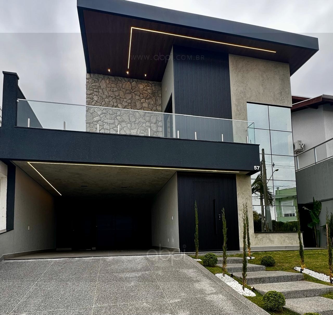 Venda de Casa em Condomínio consolidado em Indaiatuba-SP: 4 quartos, 4 suítes, 2 salas, 6 banheiros, 4 vagas, 302m² no Jardim Reserva Bom Viver.