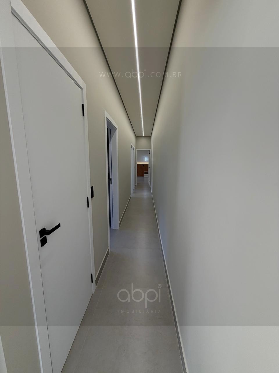 Casa de luxo no Condomínio Park Vista Real em Indaiatuba-SP: 3 quartos, 1 suíte, 2 salas, piscina e mais! ABPI