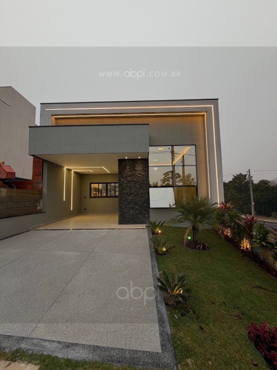 Casa de luxo no Condomínio Park Vista Real em Indaiatuba-SP: 3 quartos, 1 suíte, 2 salas, piscina e mais! ABPI