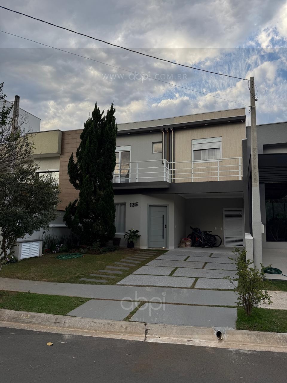 Casa de alto padrão no Jardim Montreal Residence em Indaiatuba-SP: 3 suítes, jacuzzi, vista para a natureza. Por R$1.500.000. Oportunidade! ABPI