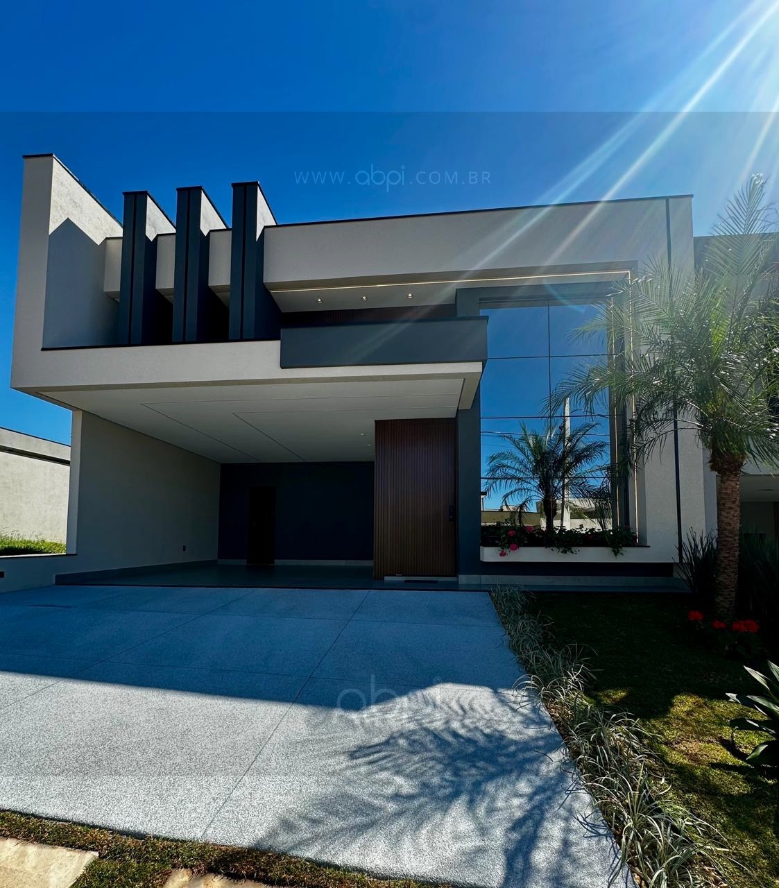 Casa de Luxo no Condomínio Gran Reserve em Indaiatuba-SP: 3 suítes, 4 vagas, área de 205m². Por R$ 1.990.000,00! ABPI