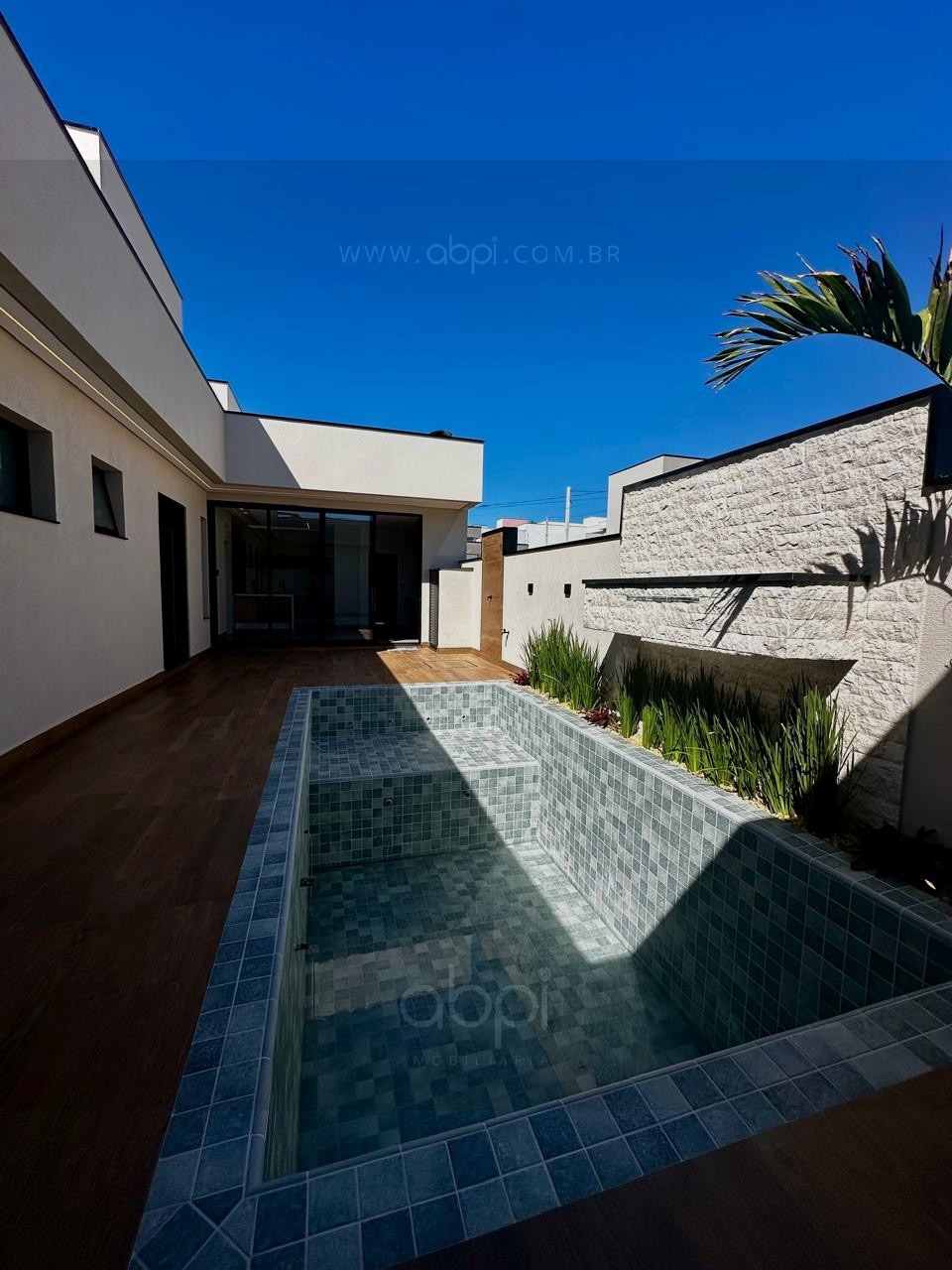 Casa de Luxo no Condomínio Gran Reserve em Indaiatuba-SP: 3 suítes, 4 vagas, área de 205m². Por R$ 1.990.000,00! ABPI