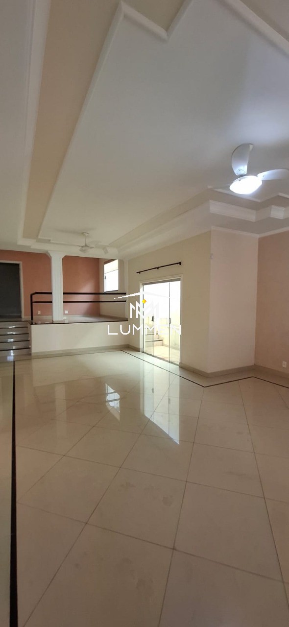 Casa, 3 quartos, 214 m² - Foto 2