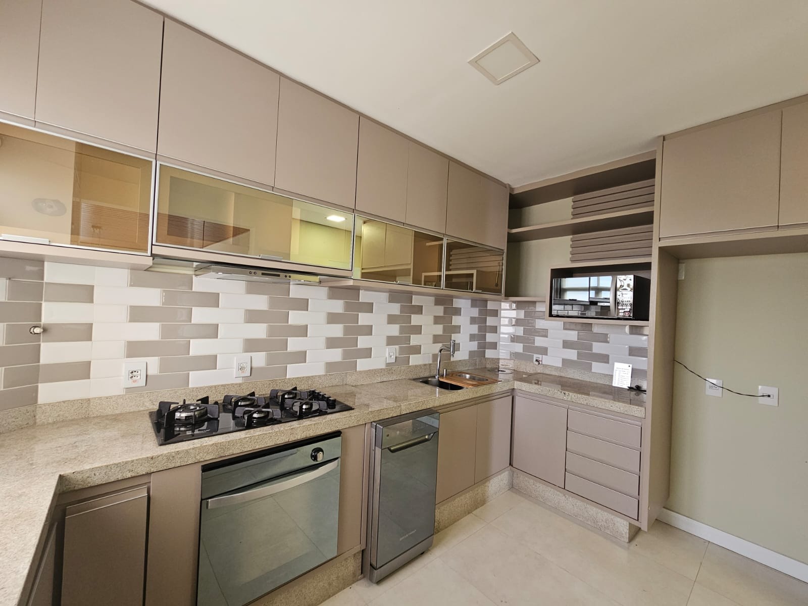 Apartamento, 3 quartos, 187 m² - Foto 2