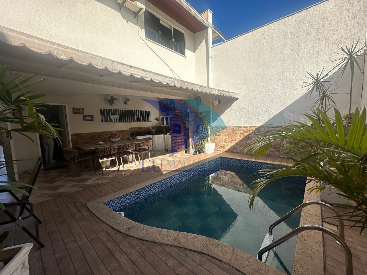 Casa, 4 quartos, 225 m² - Foto 1