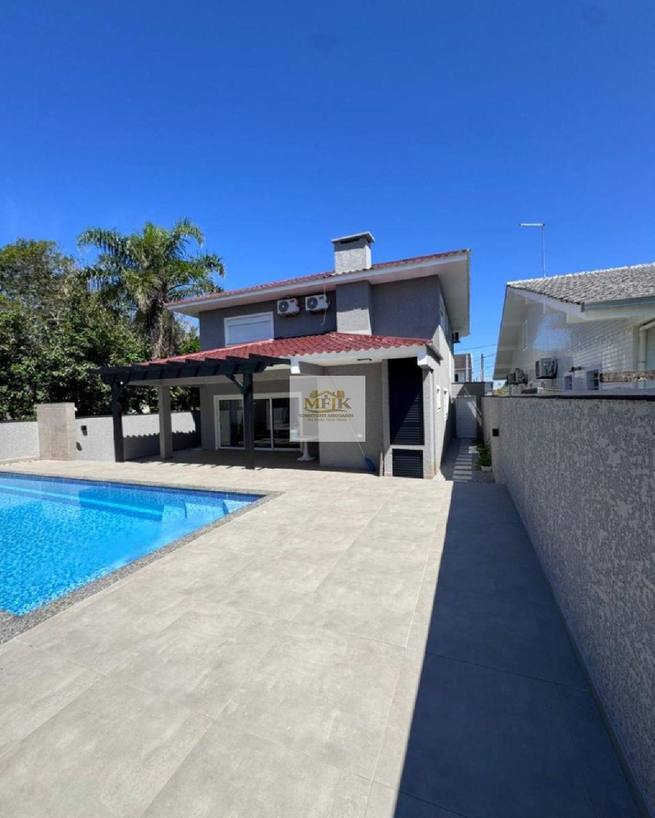 Casa, 4 quartos, 225 m² - Foto 1