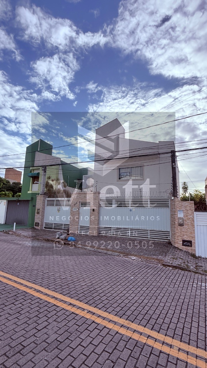 Casa, 4 quartos, 267 m² - Foto 2