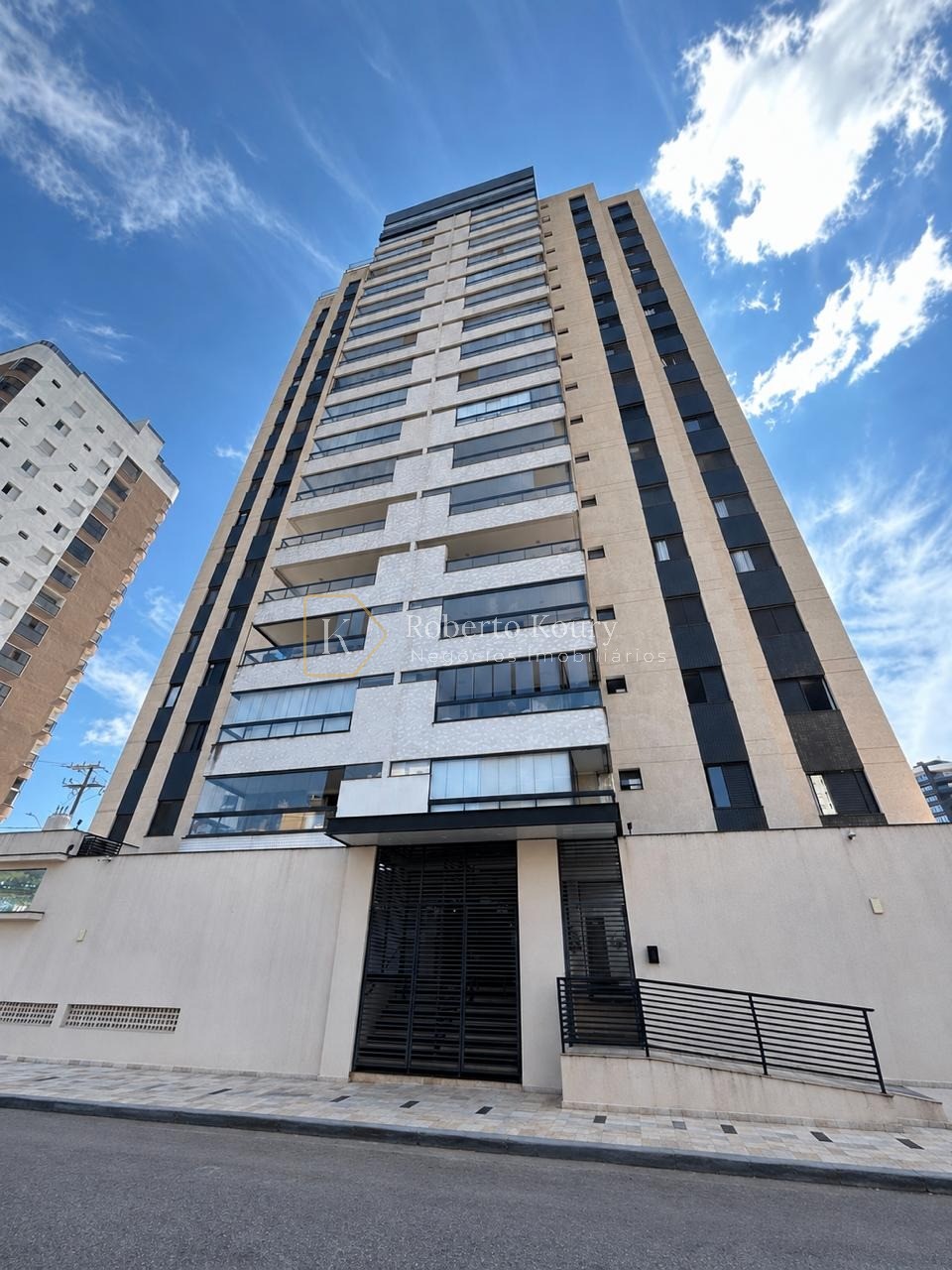 Apartamento, 3 quartos, 244 m² - Foto 1