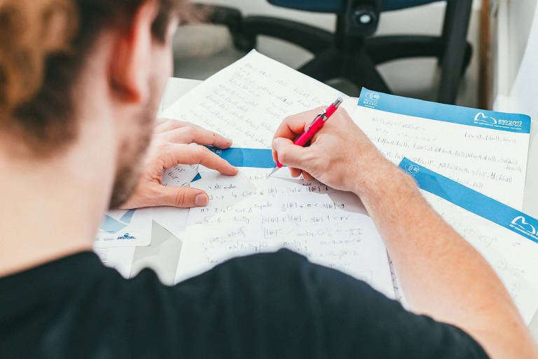 Bolsonaro: É possível dar 'mexidinha' na tabela do Imposto de Renda