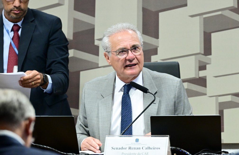 Senado aprova IR isento até R$ 5 mil e aumento para 'super-ricos'