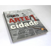 Arte/Cidade é uma obra que consolida e registra o repertório desenvolvido na cidade de São Paulo durante um período significativo desta iniciativa, de 1994 a 2002. Ele apresenta uma série de intervenções urbanas que questionam o estatuto e os procedimentos convencionais da arte, da arquitetura e do urbanismo. O livro é uma contribuição importante para a reflexão sobre a metrópole paulista e as reconfigurações globais da economia, do poder e da arte.377 Páginas.