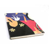 Matisse - oferece uma visão profunda das contribuições de Henri Matisse para a arte moderna. Ele é conhecido por seu uso da cor e pela forma fluida e original de desenhar, sendo um dos três artistas seminais do século 20, responsável por uma evolução significativa na pintura e na escultura. O livro apresenta as principais realizações e contribuições de Matisse para a História da Arte, destacando sua influência duradoura na pintura e na escultura.126 Páginas.
