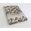 <p>Sergio Camargo - Luz e Sombra - Premiado no Brasil e no exterior, Sergio Camargo conseguiu com suas obras desenvolver uma linguagem art&iacute;stica singular, universal e ao mesmo tempo muito representativa da alma brasileira. Sergio Camargo nos fala sobre o processo de desmaterializa&ccedil;&atilde;o da obra de arte, uma empreitada de ruptura assumida pelos artistas modernos que passaram a abdicar de temas e a se concentrar na extra&ccedil;&atilde;o de formas puras. As imagens e os textos deste livro proporcionam n&atilde;o s&oacute; uma visita&ccedil;&atilde;o ao pensamento gerador dessa linguagem, mas tamb&eacute;m &agrave; trajet&oacute;ria de matura&ccedil;&atilde;o do trabalho desse grande artista. Edi&ccedil;&atilde;o bil&iacute;ngue: Portugu&ecirc;s/Ingl&ecirc;s. 202 p&aacute;ginas</p>
