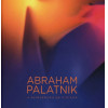 Abraham Palatnik - A Reinvenção da Pintura - O catálogo registra as obras do artista apresentadas na exposição homônima - a maior já realizada sobre Abraham Palatnik, importante nome da arte cinética e da arte moderna contemporânea brasileira e internacional. A publicação bilíngue (português e inglês) destaca a coerência do trabalho de Palatnik e sua trajetória, organizada de maneira cronológica. Inclui os estudos iniciais de desenho e pintura na escola municipal de arte de Tel Aviv, passando pelos Objetos Cinéticos e Aparelhos Cinecromáticos idealizados e realizados pelo artista a partir da década de 1950, peças de mobiliário, até pinturas mais recentes. Além disso, compila fortuna crítica de textos de Felipe Scovino, Michael Asbury e Rubem Braga e entrevista feita por Felipe Scovino com o artista em 2012. 204 páginas<br />Dimensões: 25 x 30 cm