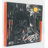 Gravura - arte Brasileira do século XX - O livro apresenta os gravuristas mais representativos do século XX, incluindo as técnicas mais recentes de gravação, baseadas na fotografia e na computação gráfica. Livro em capa dura com sobrecapa, amplamente ilustrado, medidas 29 x 29 cm, 270 páginas