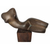 <p>Sonia Ebling - Escultura de bronze, representando nu feminino, sobre base de madeira - ass na peça - 17 x 14 cm alt com a base</p>