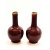 <p>Par de tulipeiras de porcelana, sangue de boi - 20 cm altura - China Séc. XIX</p>