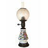 <p>Lampião a gás em porcelana decorada com motivos vegetais, bobeche esférico em cristal lapidado e fosco – diam 20 x 67 cm alt</p>