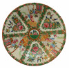 <p>Prato Cantão, decoração Mandarim, diâmetro 37 cm - China, séc. XIX / XX</p>
