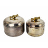 <p>2 porta balas de formato circular, com tampa e pega em formato de bala, de metal prateado Prata Wolff - medindo 10 e 13 cm de diâm</p>
