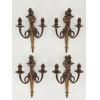 <p>Lote com 4 arandelas de parede para 3 luzes, em bronze dourado, estilo francês, decoradas com cabeça de carneiro central e braços em volutas - 42 cm de altura</p>