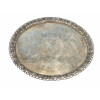 <p>2 Salvas de prata 800, com varanda vazada, fundo decorado em relevo sobre 3 pés de bicho - com 40 e 33 cm de diâm - peso 2.600 g</p>