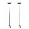 <p>Par de luminárias de piso Arteluce, de desenho contemporâneo, com haste tubular de metal, difusor superior ovalado e base circular de vidro fosco - 195 cm alt - Made in Italy</p>