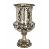 <p>Vaso de prata 833, com marca 'Adriano'. Corpo cinzelado com detalhados relevos florais e folhagens, base circular ornamentada - 22 cm alt - peso 162 g</p>