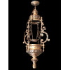 <p>Lustre de teto, de prata, originalmente a querosene e posteriormente eletrificado, ricamente ornamentado com concheados, volutas, arabescos e motivos florais em relevo. Apresenta estrutura vazada com correntes decorativas e reservat&oacute;rio central profusamente trabalhado - 100 cm - Peso 5.300 g</p>