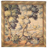 <p>Tapeçaria Verdure tecida com cena bucólica de paisagem arborizada, representando bosque com riacho, ponte e vegetação em primeiro plano, em rica composição de inspiração clássica. Borda ornamentada com motivos vegetalistas emoldurando a cena central. Paleta em tons terrosos, verdes e azulados. - 196 x 196 cm - França, séc XIX</p>