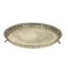 <p>Grande salva de prata 800, com varanda vazada e fundo trabalhado, sobre 3 pés - 38 cm diâm - 1.348 g</p>