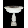 <p>Pia batismal em mármore branco esculpido, de grandes dimensões, composta por ampla bacia circular com decoração canelada, sustentada por coluna central ornamentada com motivos vegetalistas e base quadrangular. Apresenta divisórias na cuba, com recipientes internos de metal - diâm 60 x 100 cm alt - Brasil, séc XX</p>