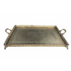 <p>Bandeja retangular em metal prateado, com galerias vazadas, alças laterais e pés ornamentados. Fundo com delicada decoração gravada em motivos florais - 70 × 40 cm.</p>