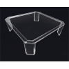 <p>Mesa de centro em acrílico transparente, tampo quadrado de vidro com cantos chanfrados, apoiado sobre quatro pés em chapa de acrílico. Peça de desenho contemporâneo, de linhas retas - 118 x 118 x 38 cm alt.</p>