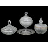 <p>Lote com 3 bombonieres e 1 prato de apoio, de cristal translúcido lapidado, com tampa - com 24, 18 e 16 cm alt - No estado</p>