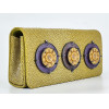 <p>Deborah Ioschpe - Carteira de mão em couro de arraia natural (shagreen), em tom verde sálvia, com interior em couro verde, apresentando compartimentos para documentos e bolso interno com zíper. A aba frontal é ornamentada por três aplicações florais em resina esculpida, emolduradas por aros metálicos oxidados e delicados pontos de brilho. Assinada na parte interna por Deborah Ioschpe. Medidas: 20 × 10 cm.</p>