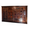<p>Grande arm&aacute;rio de madeira, com 4 portas de correr, almofadadas - 400 x 66 x 240 cm alt - No estado</p>
