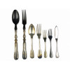 <p>Remanescente com 62 talheres variados, de metal prateado, sendo: 11 colheres de sopa, 13 garfos e 2 talheres de servir Christofle; 12 garfos de sobremesa Reed & Barton (de mesmo desenho) e 12 garfos de peixe com 12 facas de peixe Fracalanza</p>