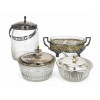 <p>Lote com 4 recipientes de vidro e metal prateado, sendo 3 com tampa. De usos variados - 17 cm alt (o maior)</p>