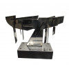 <p>Nicolas Vlavianos escultura em metal e a&ccedil;o 24 x 30 x 10cm Sem titulo ass. base datada 1984</p>