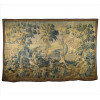 <p>Tapeçaria Aubusson com temática verdure, ricamente ornamentada com pássaros, coqueiros e casario. 244 x 365cm. França, séc. XIX</p>